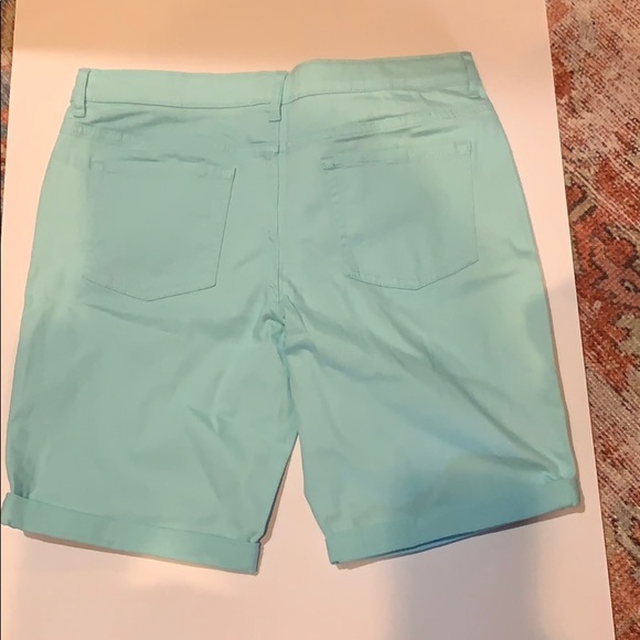 Children’s place shorts...SZ 14+ - Picture 2 of 3